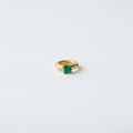 Earcuff LUMINA émeraude sur fond blanc