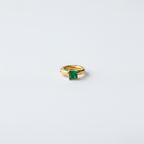 Earcuff LUMINA émeraude sur fond blanc